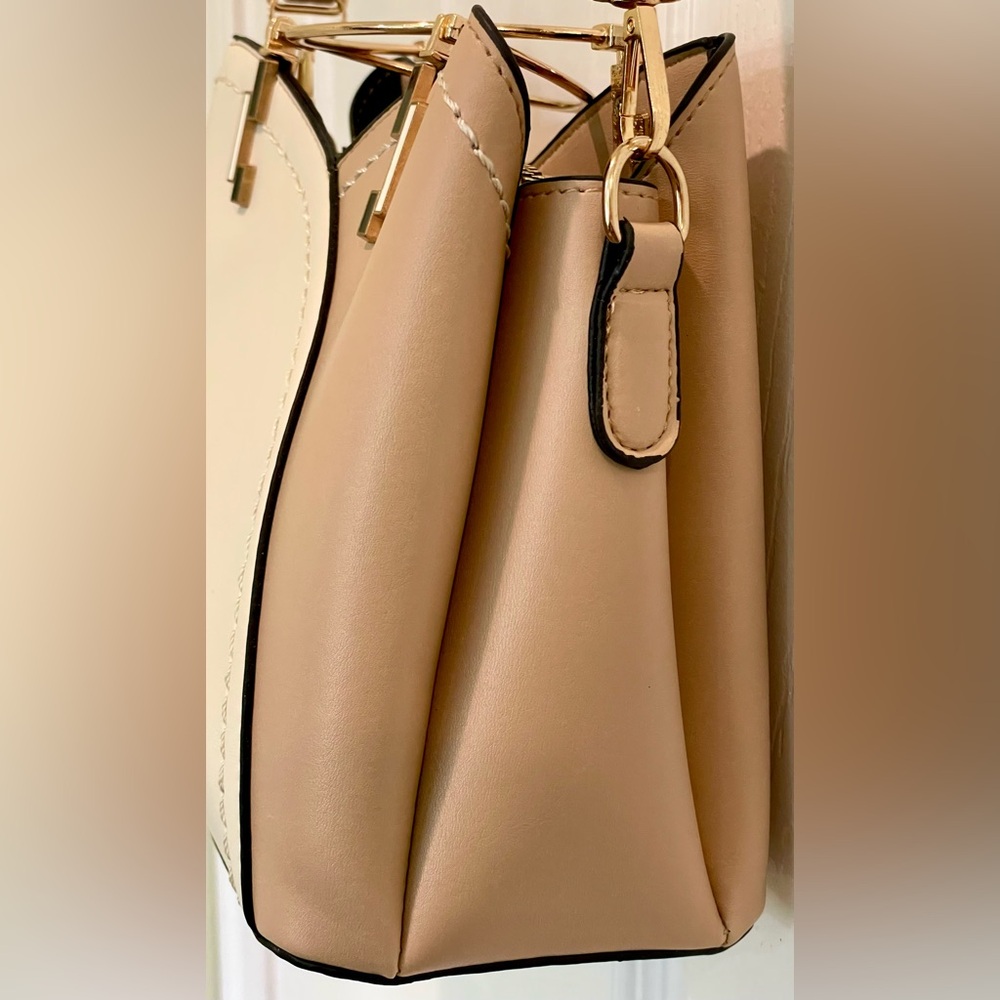 Crossbody Structured Bag Gold Handles Adjustable Strap + Free Bag Charms! NWOT - Picture 5 of 13